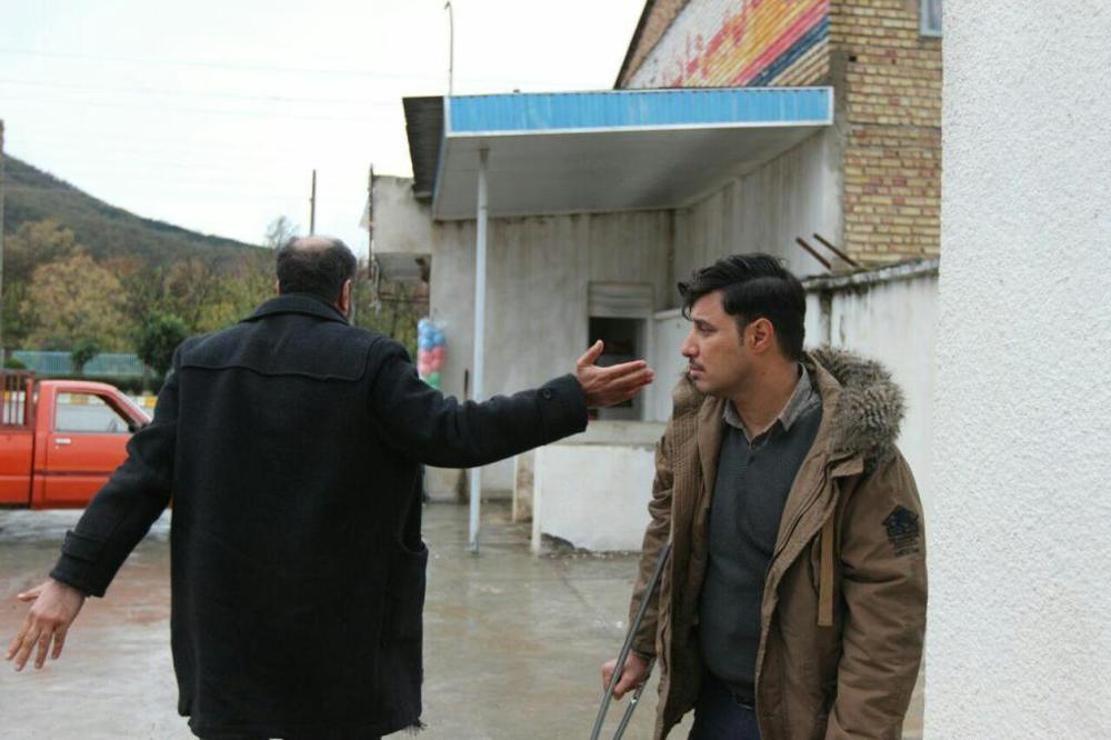 جواد عزتی در نمایی از فیلم «زاپاس»